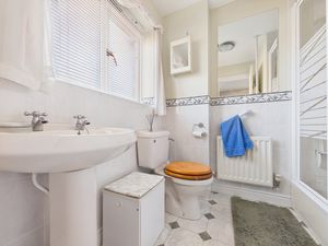 Ensuite- click for photo gallery